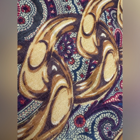 LOT 1546 HUGE CHANEL SILK CASHMERE SCARF 35 inches - Picture 6 of 16